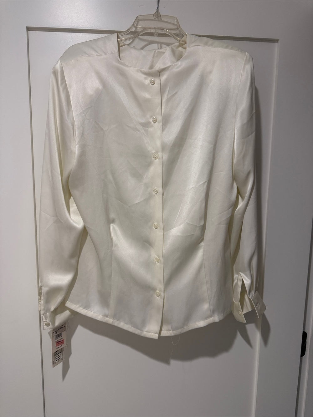 NWT Christie & Jill Classic Cream Button-Front Women’s Blouse w/ Shoulder Pads